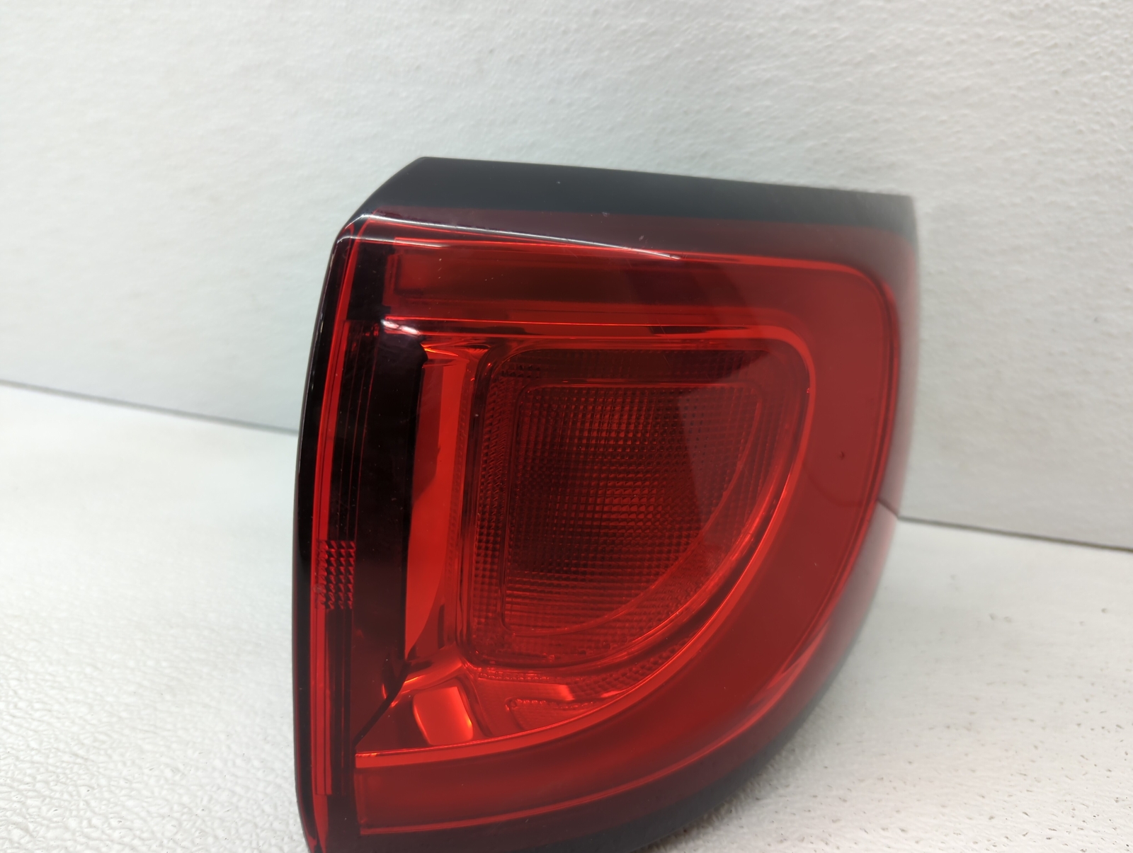2017-2020-chrysler-pacifica-passenger-right-side-tail-light-taillight
