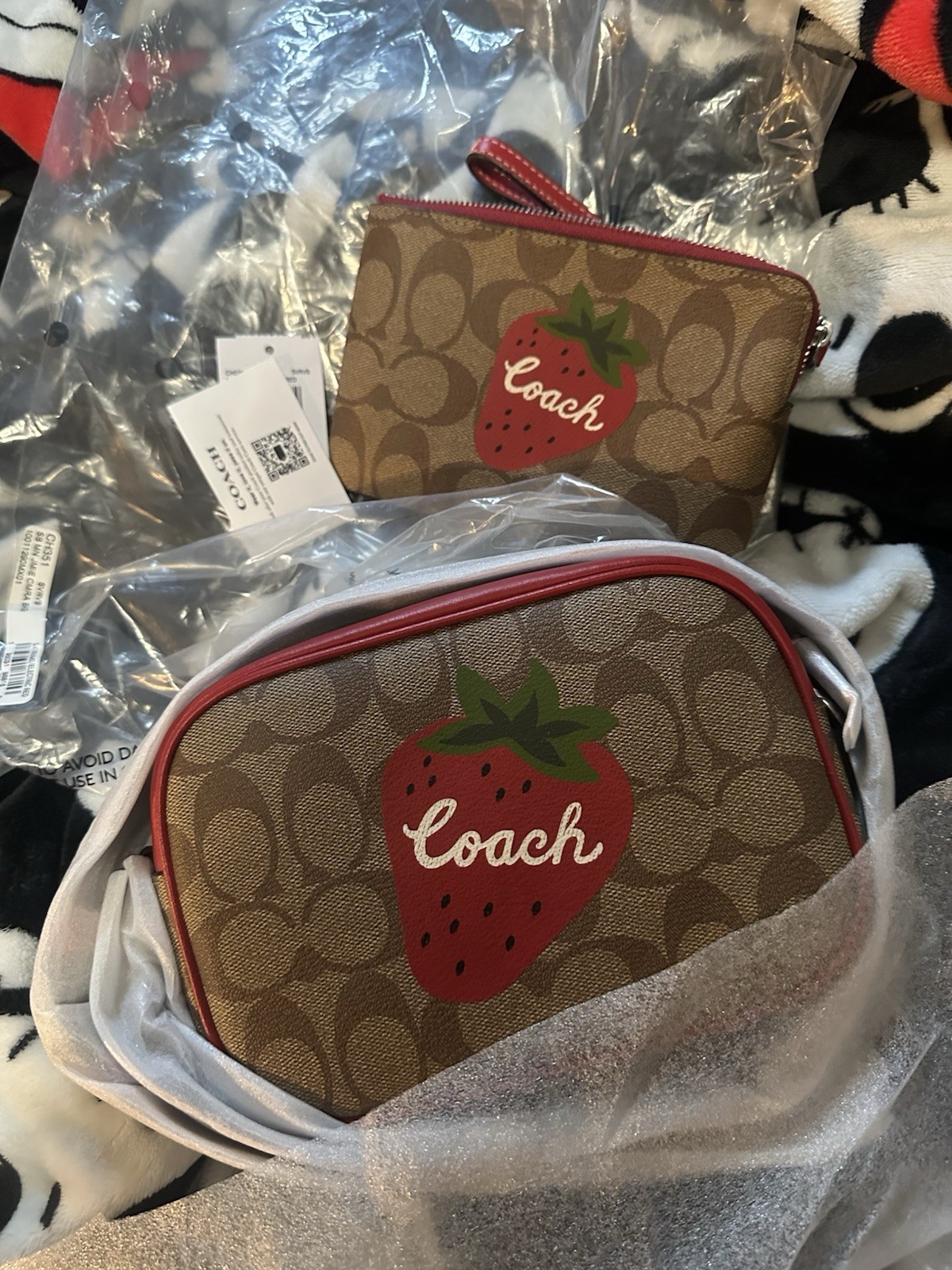 NWT COACH Mini Jamie Camera Bag With Wristlet Strawberry