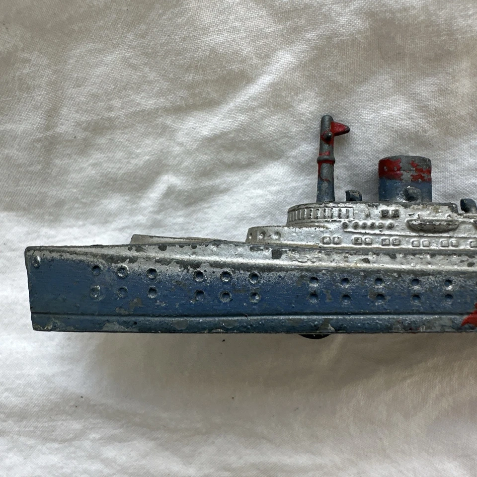 Barco de transporte de pasajeros fundido vintage Tootsietoy años 40 Foto 2 de 4