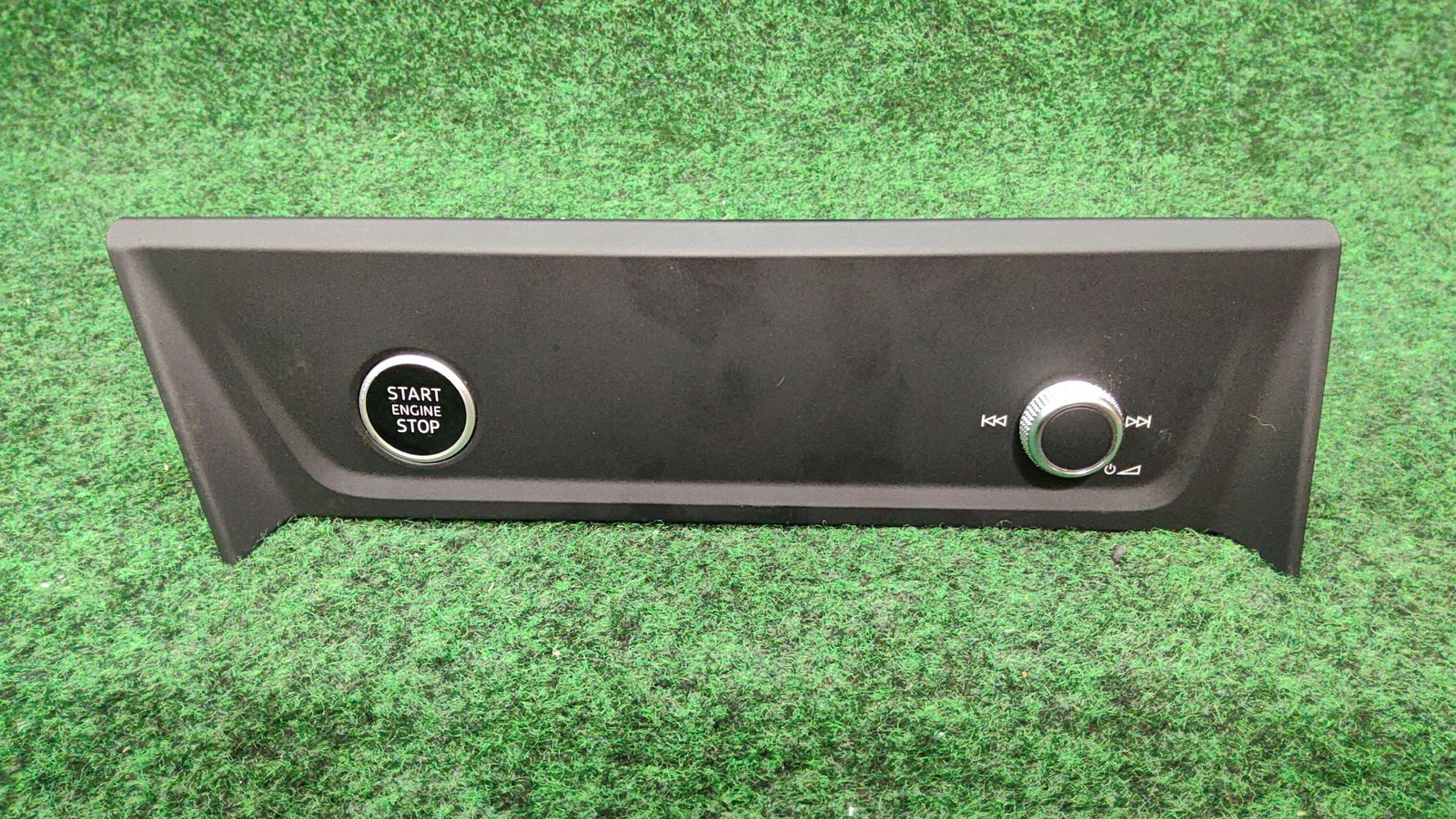 2019-2025 Audi Q3 Dash Mount Cover For Centre Console Oem 83b864260 / 83b863263a