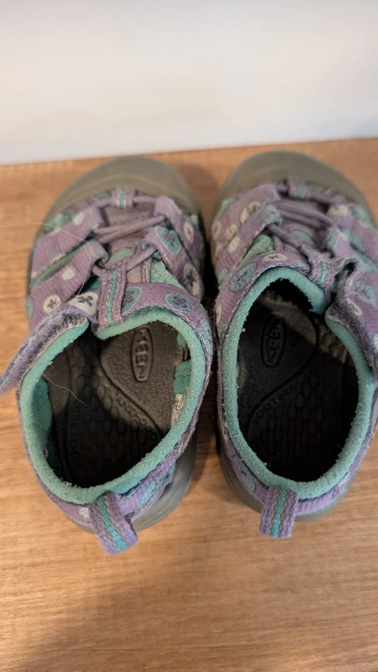 Zapatos de senderismo Keen para niños pequeños 6 sandalias lavables lavanda/gris Foto 3 de 4