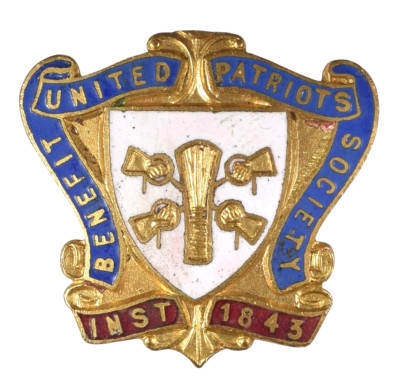 Vintage The Benefit United Patriots Society Mitglieder Emaille Revers Brosche Abzeichen