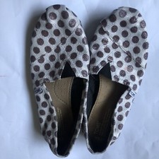 Toms Classic Slip On Shoes Sparkly White Brown Polka Dot Womens Size 9.5 Flats