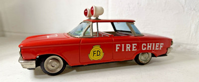 VINTAGE ICHIKO 1960 CHEVROLET CORVAIR TIN FRICTION FIRE CHIEF CAR 9  Long *Read*