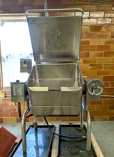 Groen HFP/2E-2 Commercial 20 Gallon Nat. Gas Manual Tilting Skillet Braising Pan