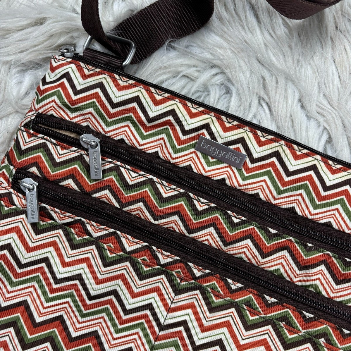 Baggallini Chevron Printed Crossbody Bag Purse Brown Orange  display picture 1