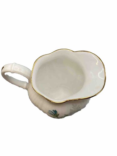 vintage Royal Albert china, Marguerite pattern mini cream pitcher & open sugar - Picture 5 of 7