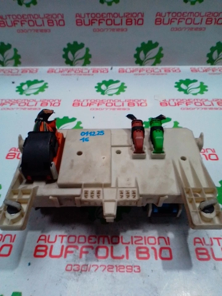 CENTRALINA PORTA FUSIBILI PER VOLVO V50 2° Serie 30765471 diesel 2000 (07>12) - Immagine 3 di 3