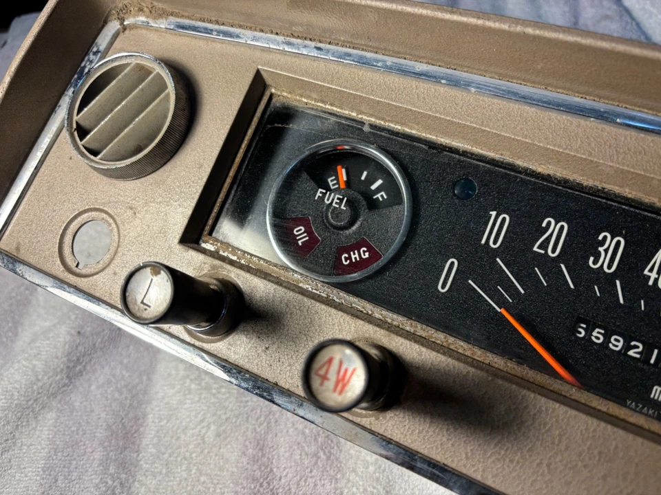 TOYOTA INSTRUMENT CLUSTER 1967 CORONA Used - Image 3 of 4