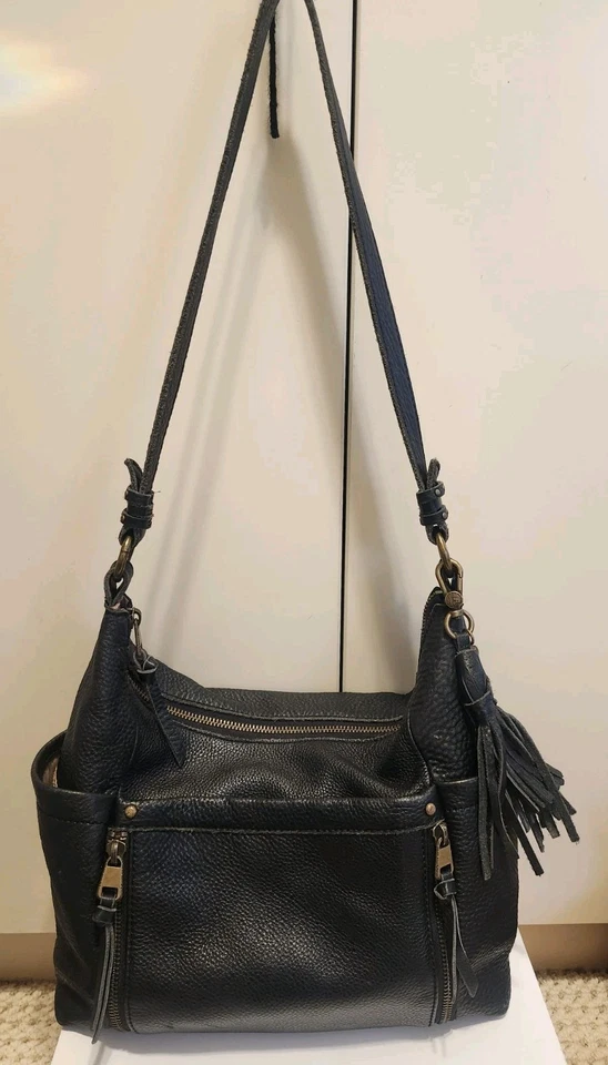 Bolso Bandolera/Hombro Hobo The Sak "Keira" Cuero Guijarro Negro Ret. $175 Foto 2 de 4