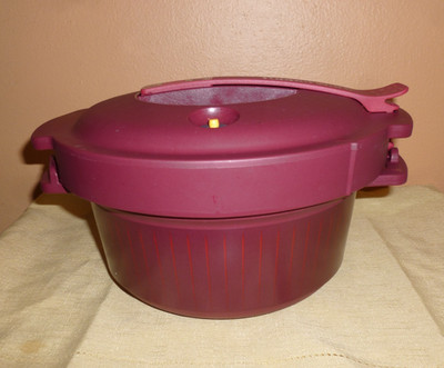 Tupperware Microwave Pressure Cooker 3 L 7643A-2  Burgundy - EUC