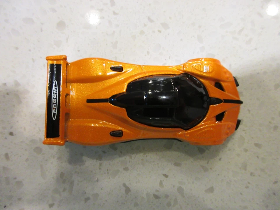 2025 风火轮 Pagani Zonda R 橙色独家设计和颜色 1: 64 玩具赛车 — 第 3/4 张图片