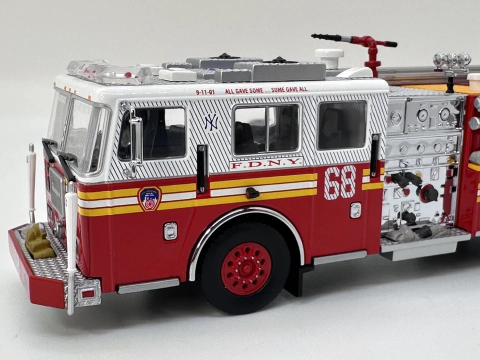  Code 3 Collectibles FDNY Seagrave Pumper Engine 68 New York Yankees E68 (12831) - Image 3 of 4