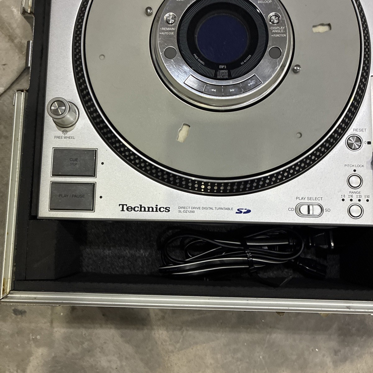 2 Panasonic Technics SL-DZ1200-S Direct Drive Digital Turntable
