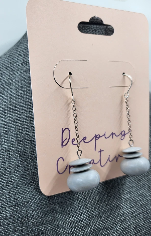 Pendientes de cadena ovalados de plata colgantes con cuentas apilables grises hechos a mano Foto 3 de 4