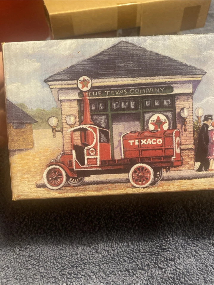 Ertl Collector Series 17 1919 GMC Tanker Truck Texaco Petroleum Products 19542V - Image 2 of 4