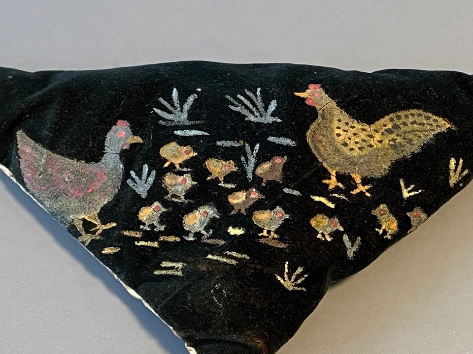 Antique Hand Painted Velvet Pin Cushion Chickens Chicks Folk Art Sewing - Image 2 of 4