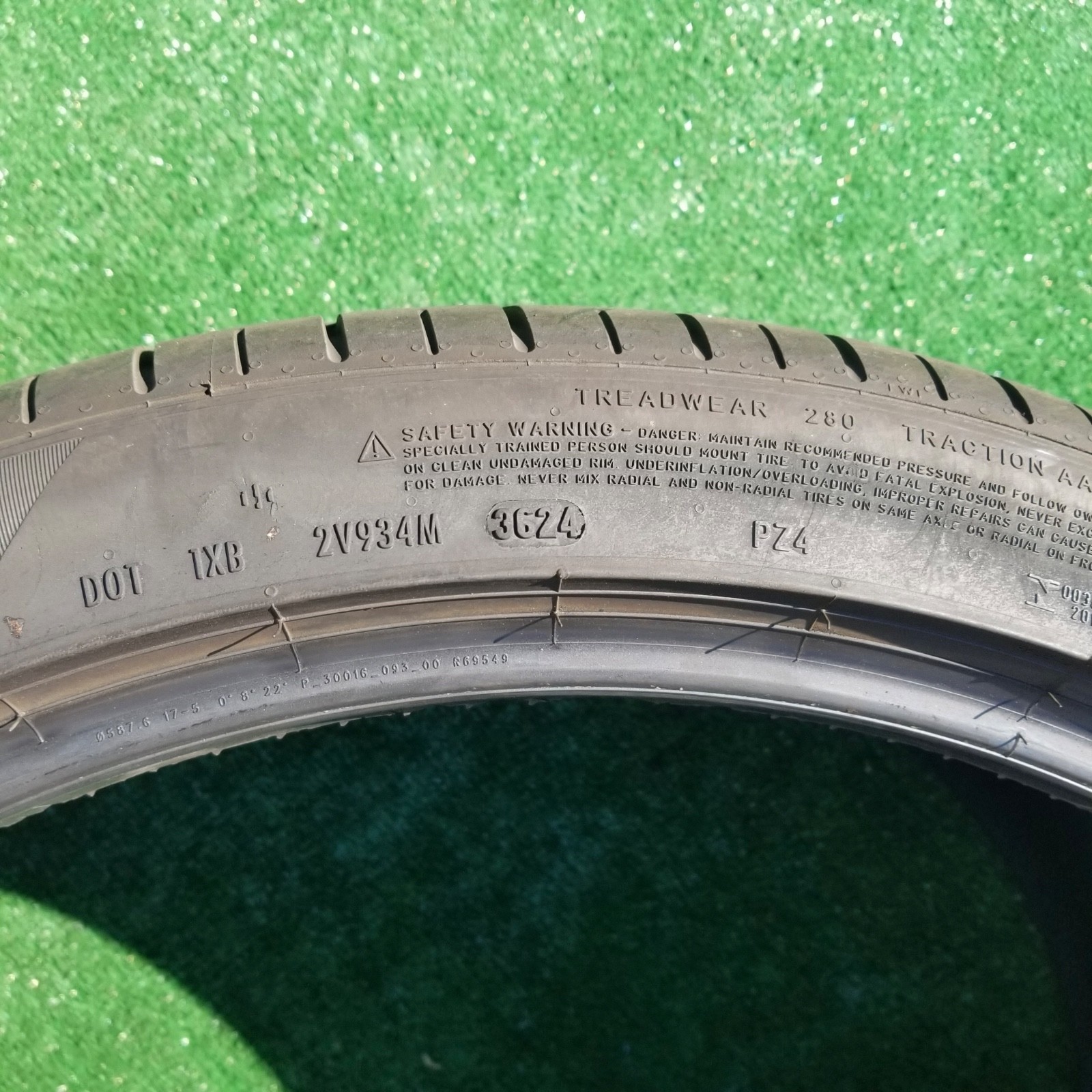325/30R23 Pirelli P Zero PZ4 Tire A8A Aston Martin 325/30ZR23 325 30 23 70%