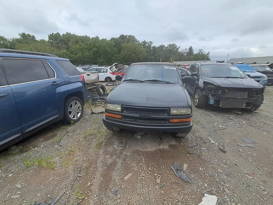 Conjunto de faros derechos usados se adapta a: Chevrolet S10/s15/Sonoma Chevrolet Right 2003 Foto 2 de 4