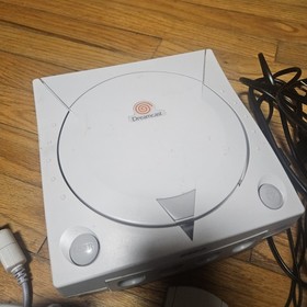 Sega Dreamcast White Console with 2 Controllers and Memory Card (READ DESC)