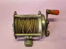 Vintage Unbranded worn off Baitcast Casting Fishing Reel 60 YDS USA Wood Handle
