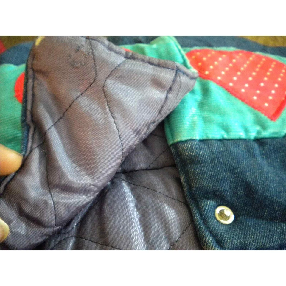 Colete jeans azul vintage infantil faixa de veludo azul-petróleo com corações de bolinhas vermelhas (vc2) - Imagem 4 de 4