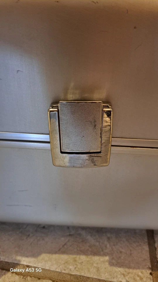 Zero Halliburton 30" Aluminum Suitcase – 4-Suiter w/ Dress Shirt Board – 1995 - Image 3 of 4