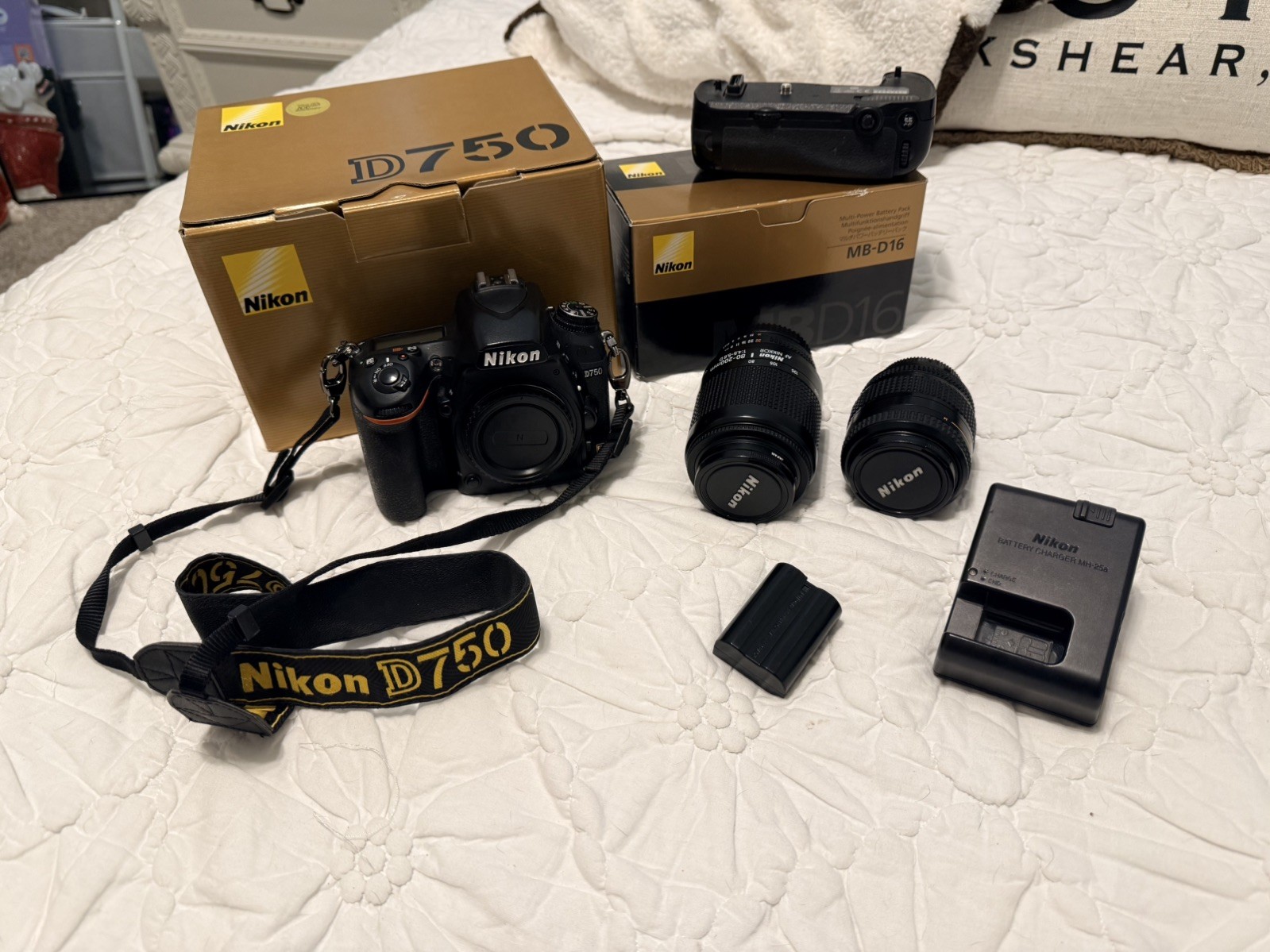 Nikon D750; 2 lenses; battery pack. 39,712 shots.