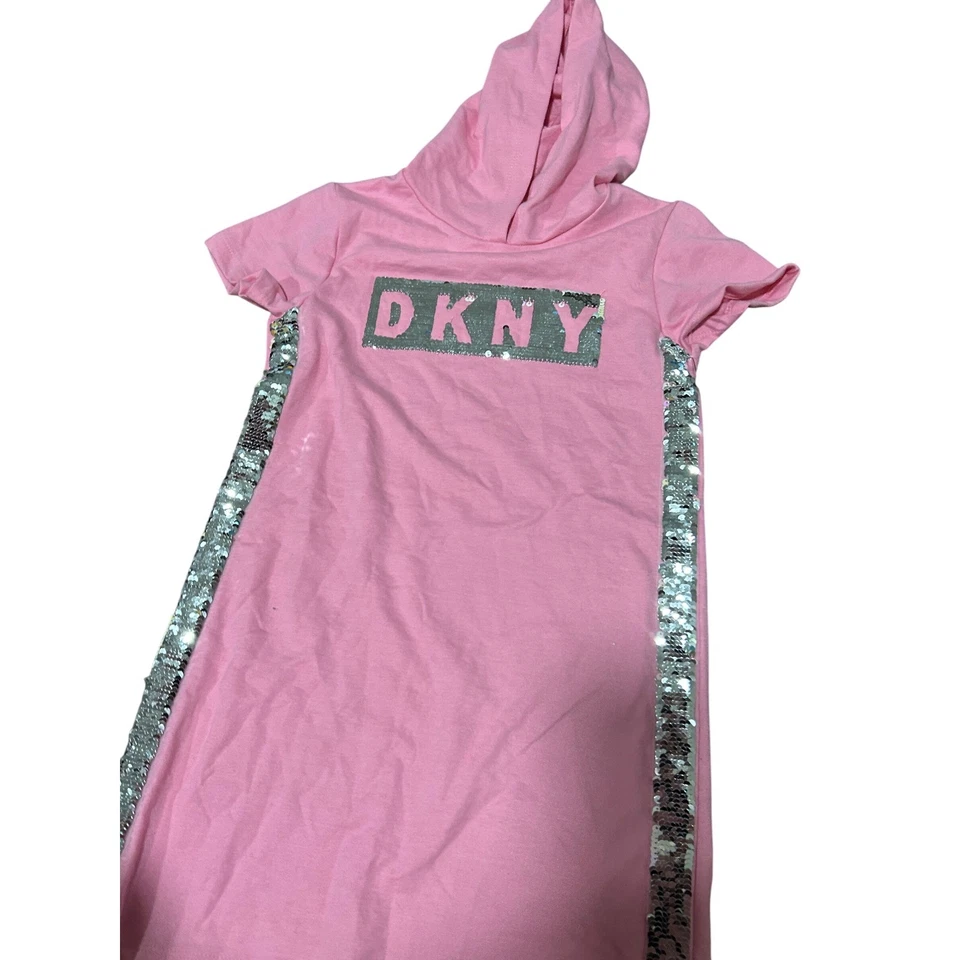 Vestido con Capucha DKNY Niñas Rosa Reverso Lentejuelas Ribete Niños Talla S(7) Informal Divertido Foto 2 de 4