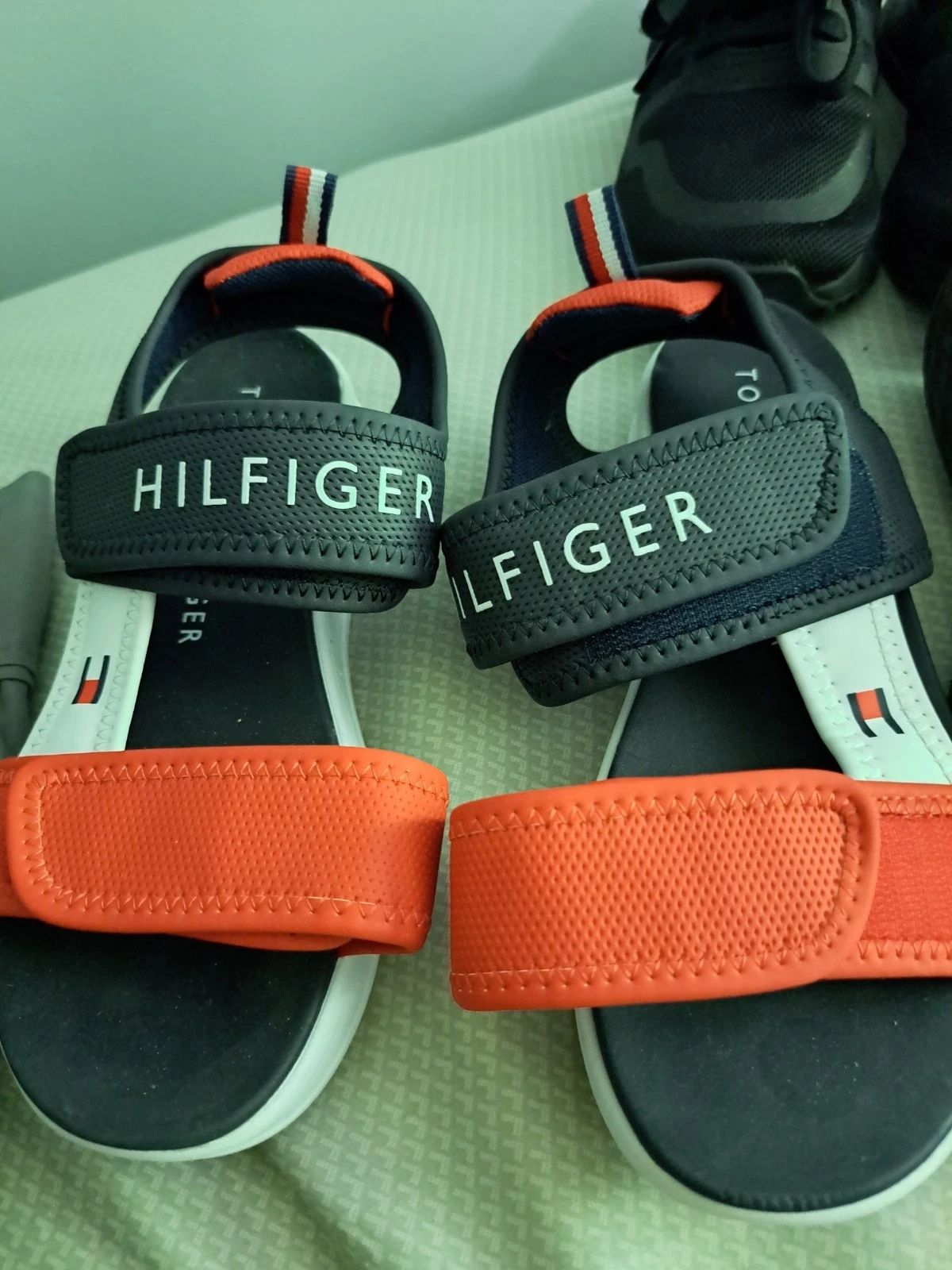 3 paia di scarpe bambino nuove taglia 3 5 nuove condizioni new balance e Hilfiger