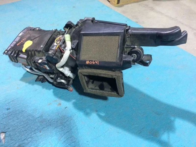 05 06 07 Ford F250 Super Duty usado CA evaporador carcasa en tablero como se muestra Foto 2 de 4