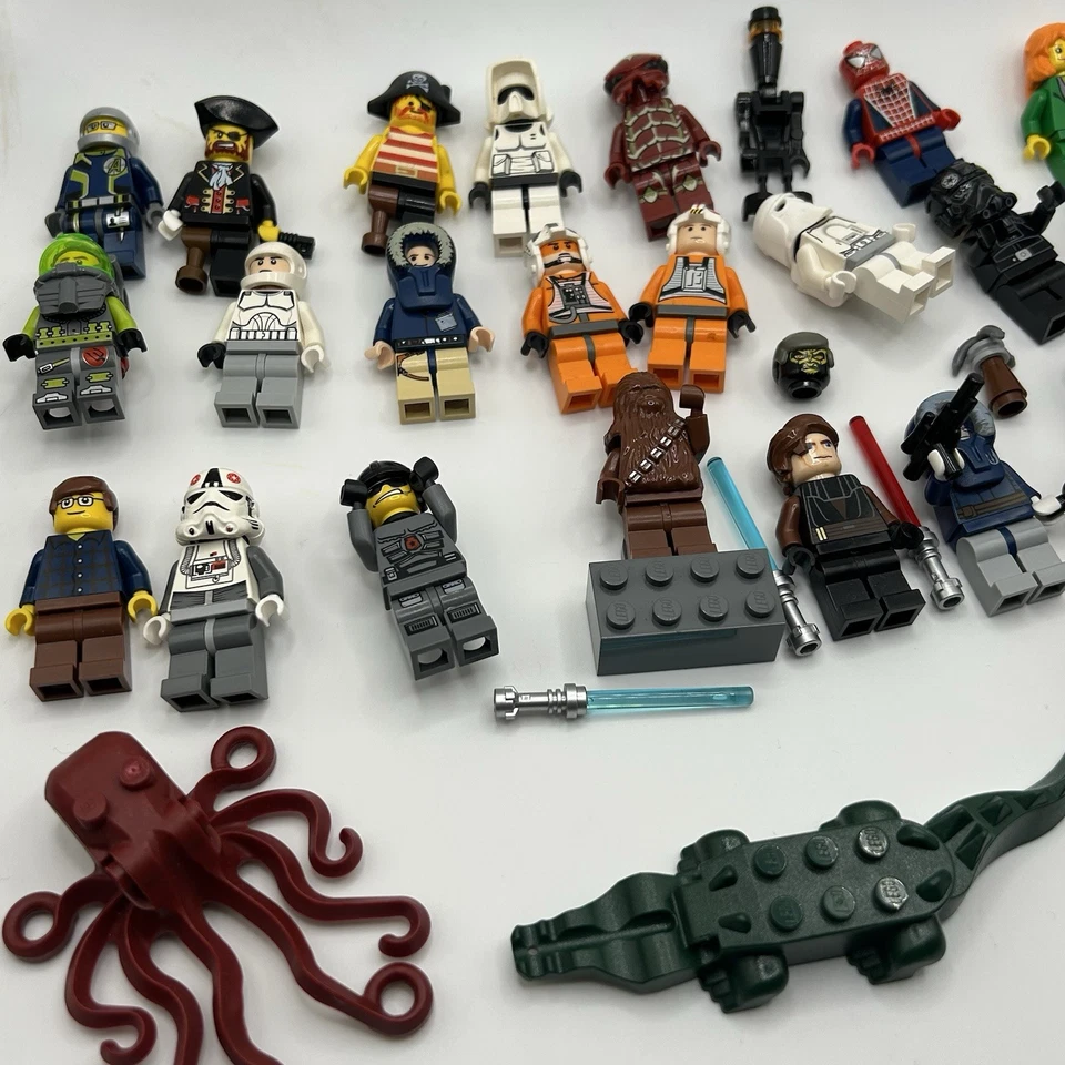 LEGO Star Wars & More Minifigures LOT 23+ Figures RARE Vintage w Light Sabers - Image 2 of 4