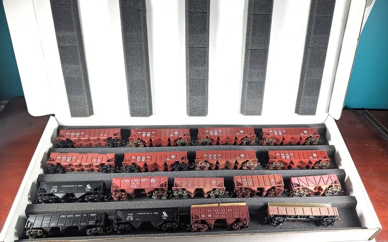 Lot of 17 rare HO Hopper cars with the Axian Storage Box