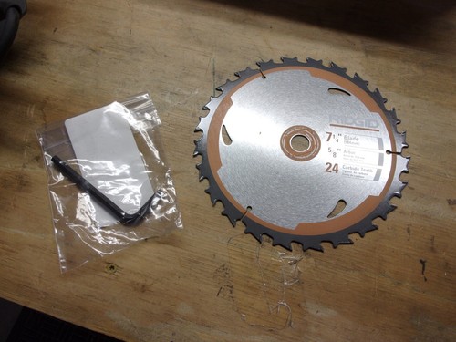 RIDGID HEAVY DUTY 7-1/4" CIRCULAR SAW W/ BLADE # R32051 - Picture 7 of 8