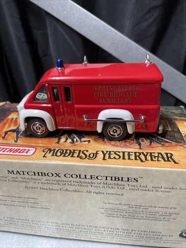 Matchbox Models of Yesteryear Fire Engine Series YFE16 1948 Dodge Fire Van B620 - Picture 5 of 7