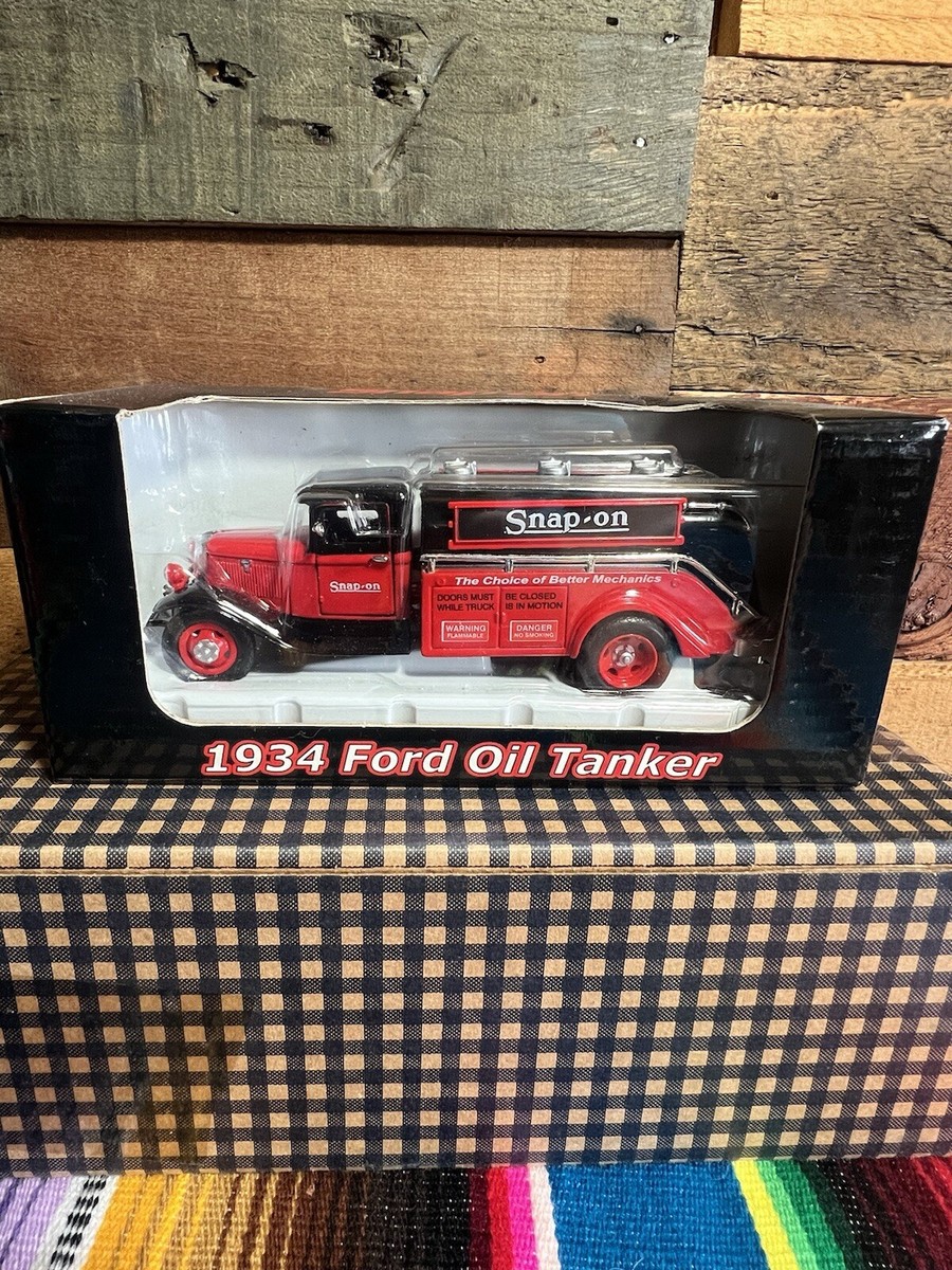 スナップオン1934 フォード ミニカー Snap-on 1934 Ford Oil Tanker 1 43 Scale Die Cast Replica for
