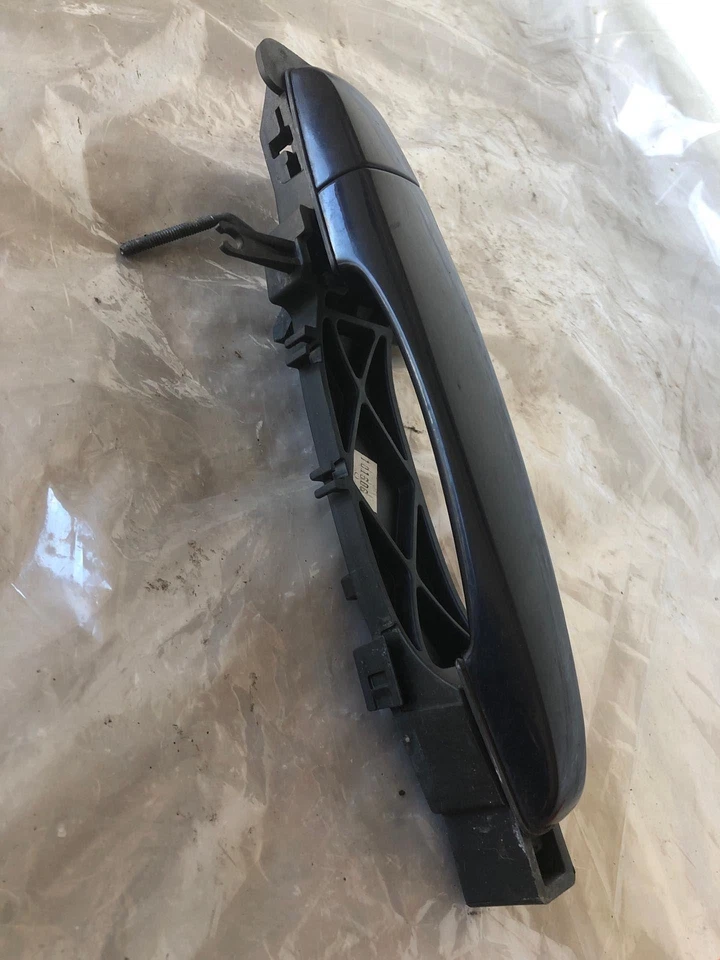 Cadillac SRX 2007 manija trasera derecha lado del pasajero manija de puerta exterior derecha usada Foto 2 de 4