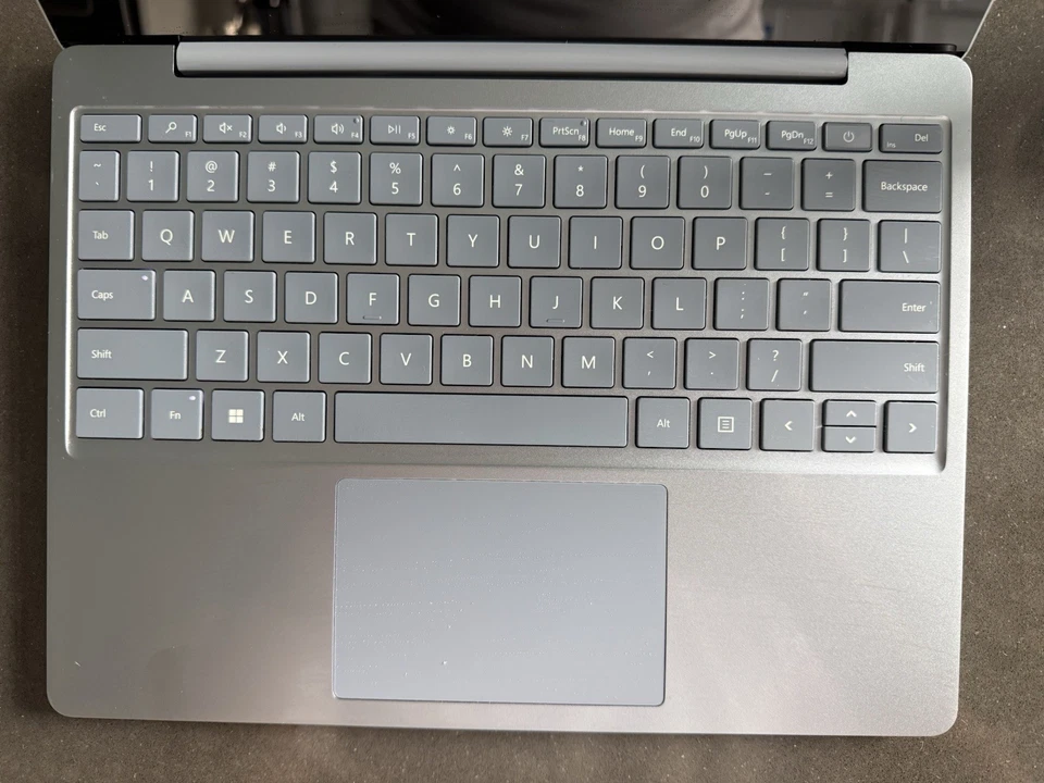 Microsoft Surface Laptop Go 2013 2 12.4 8GB 128GB SSD Intel Core I5 11ª Generación Foto 3 de 4