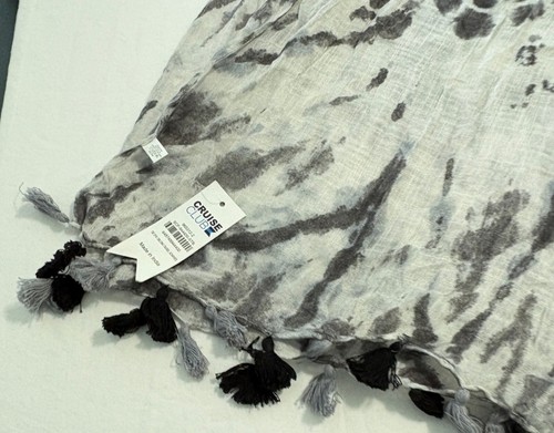 Tie Dye Tassel Scarf Gray White Cruise Club Pom Poms NWT - Picture 4 of 9