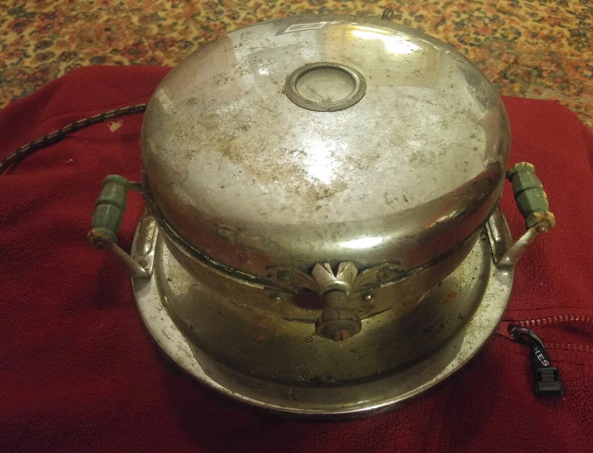 Vintage Justrite Waffle Iron Green Wood Handles JW-1111 Antique