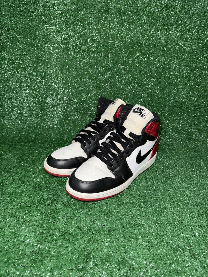 Air Jordan 1 Retro High OG Black Toe GS Kids Size 6Y Women 7.5 Black Red Chicago - Image 3 of 4