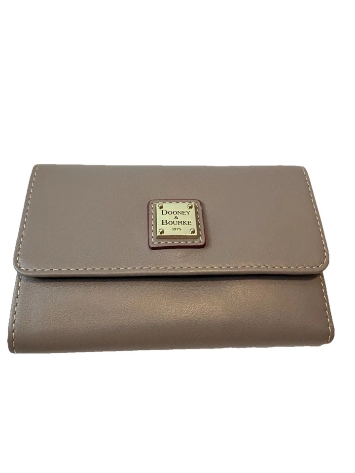 Dooney & Bourke Pebble Leather Trifold Wallet Taupe – Classic Logo Plate – EUC - Image 2 of 4