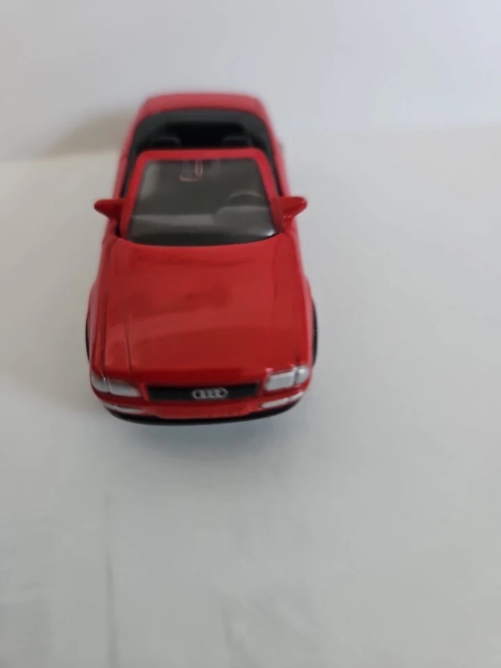 Convertible Siku Audi Carbrilet 0841 rojo con interior negro Foto 4 de 4