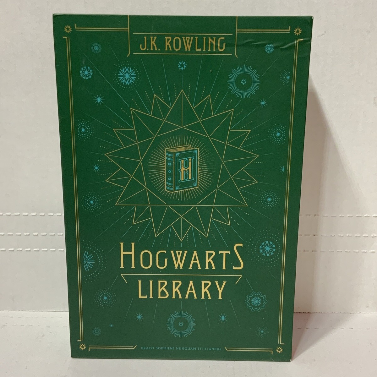 ハリーポッター　ホグワーツライブラリー　HOGWARTS LIBRARY Hogwarts Library: The Illustrated Collection (Harry Potter
