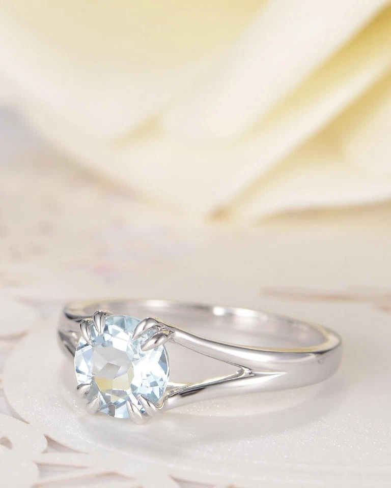 Anillo de compromiso de diamantes de corte redondo de 1,00 quilates de oro blanco de 14 quilates talla 8 Foto 3 de 4