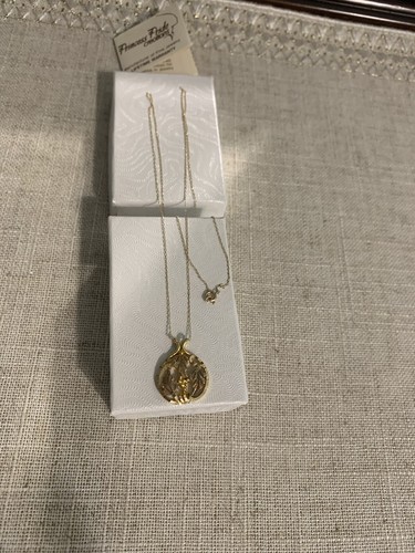 14k Gold necklace 19 & 1/2 Inch With Leaf Pendant - Picture 3 of 8