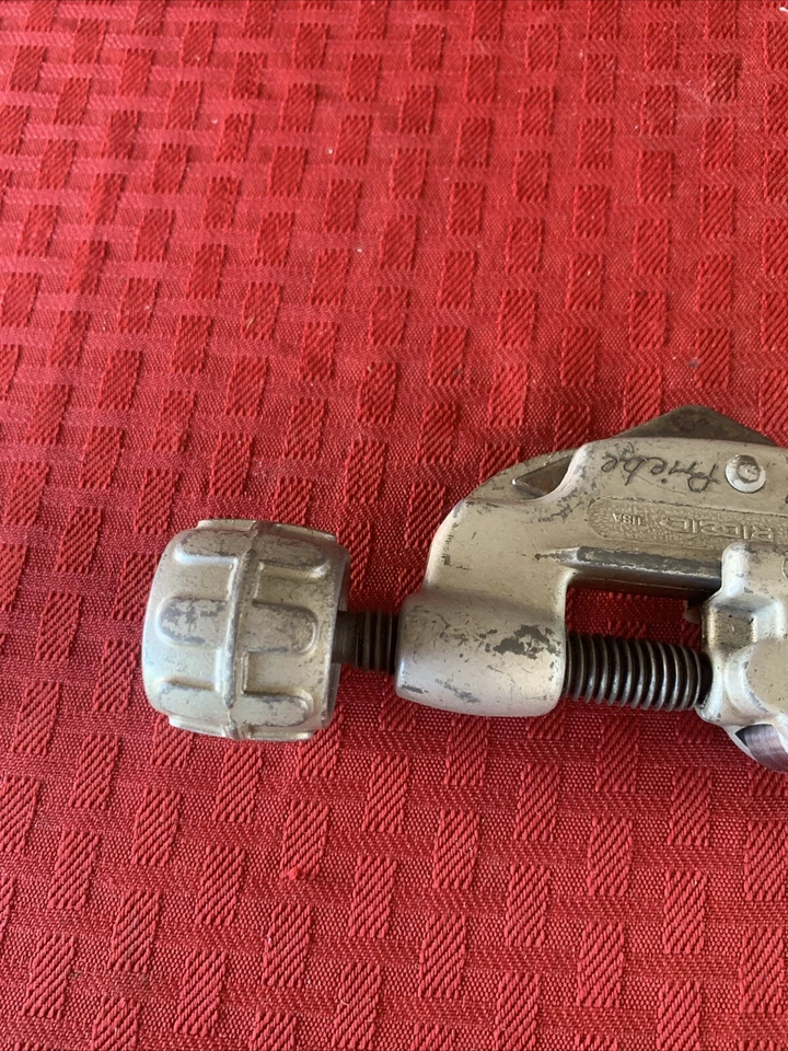 Vintage Ridgid No. 10 1/8” - 1” OD Adjustable Pipe Cutter - Image 2 of 4