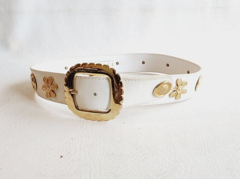 90s EXPRESS Belt, Gold-Tone White Leather Flower Round Studs