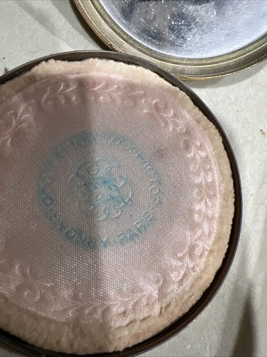 Melissa Striking Roses with Original Powder-Vintage Ladies Powder Compact -8cm - Picture 10 of 12