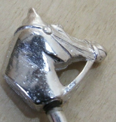 Llavero ecuestre Dante' cabeza de caballo y estribo arcilla plateada - Imagen 6 de 8